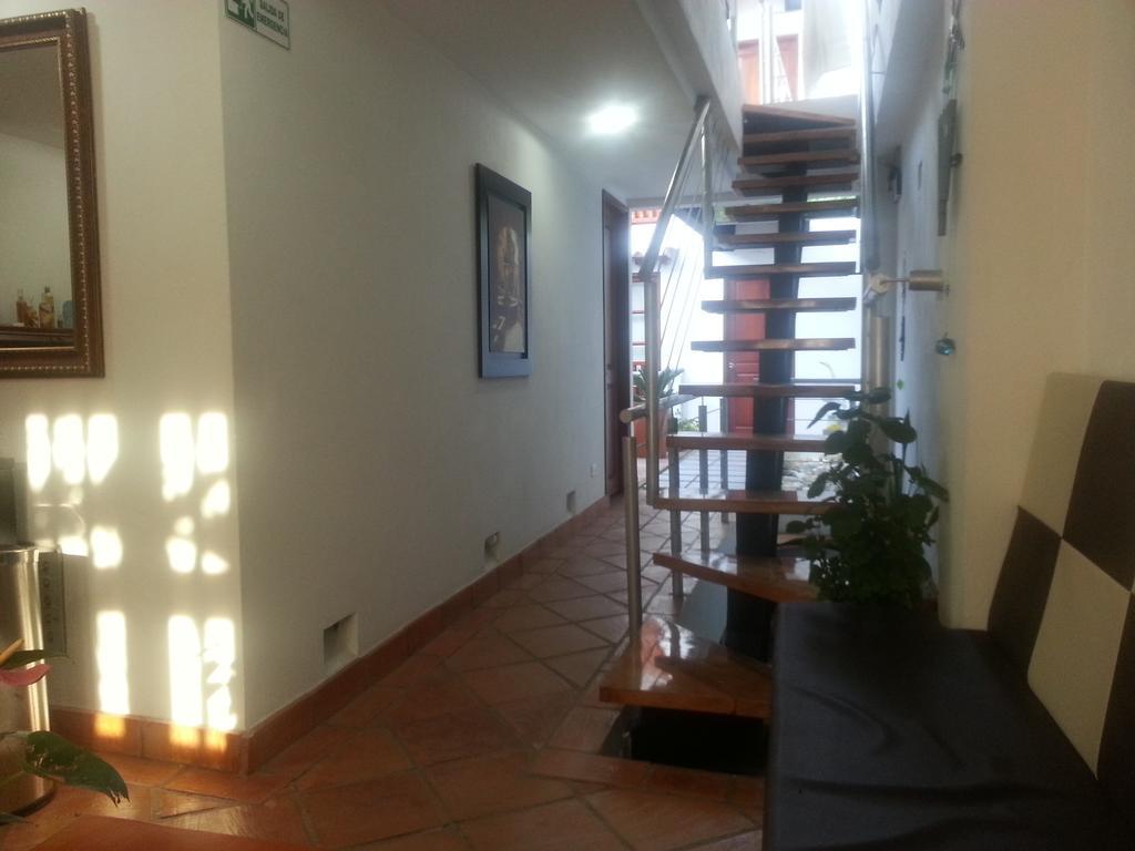 Six-Bedroom House,133155936:JPEG